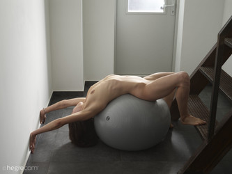 2020.12.31_Hegre.com_Evangelina_Flexible-Freak/Evangelina_Flexible-Freak_24.jpg