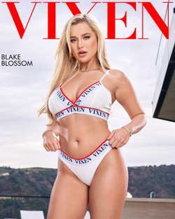 Dream Girlfriend Blake Loves To Please Her Man/01.jpg
