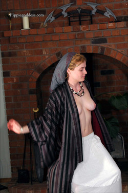 Robin Redhead/Pictures/Hippie Goddess/Ingress & Lacey 3/inglac3s006.jpg