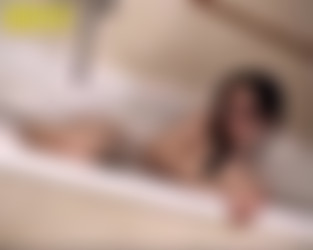 KatieFey_SiteRip_20090325/CLIPS/2004/2004-08/bathtub_01.avi